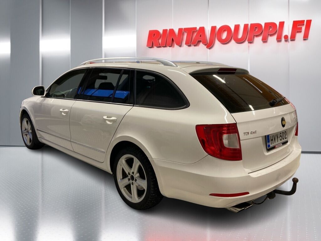 Skoda Superb 2011 Valkoinen