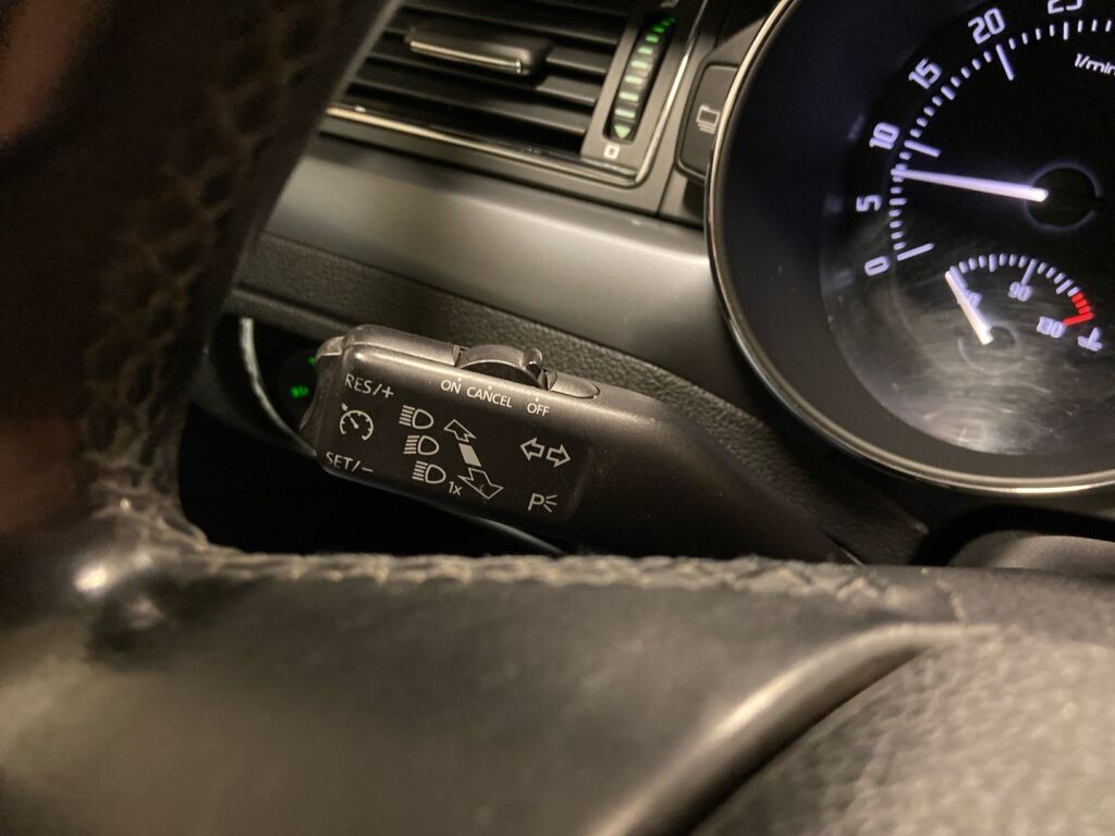 Skoda Superb 2011 Valkoinen