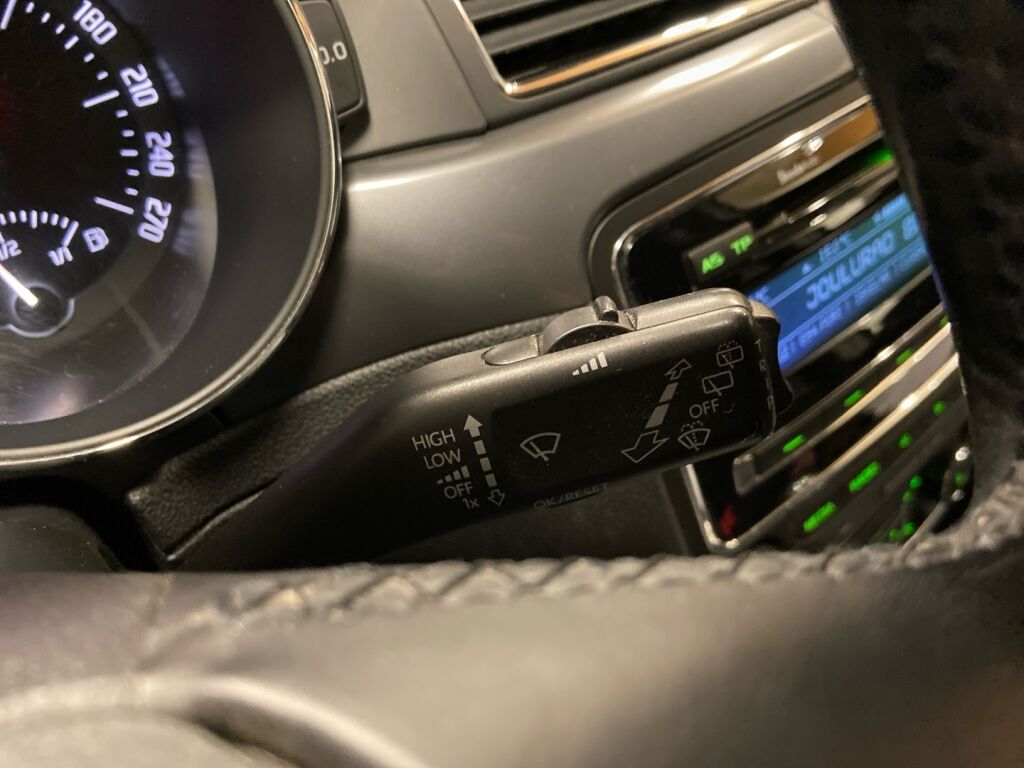 Skoda Superb 2011 Valkoinen