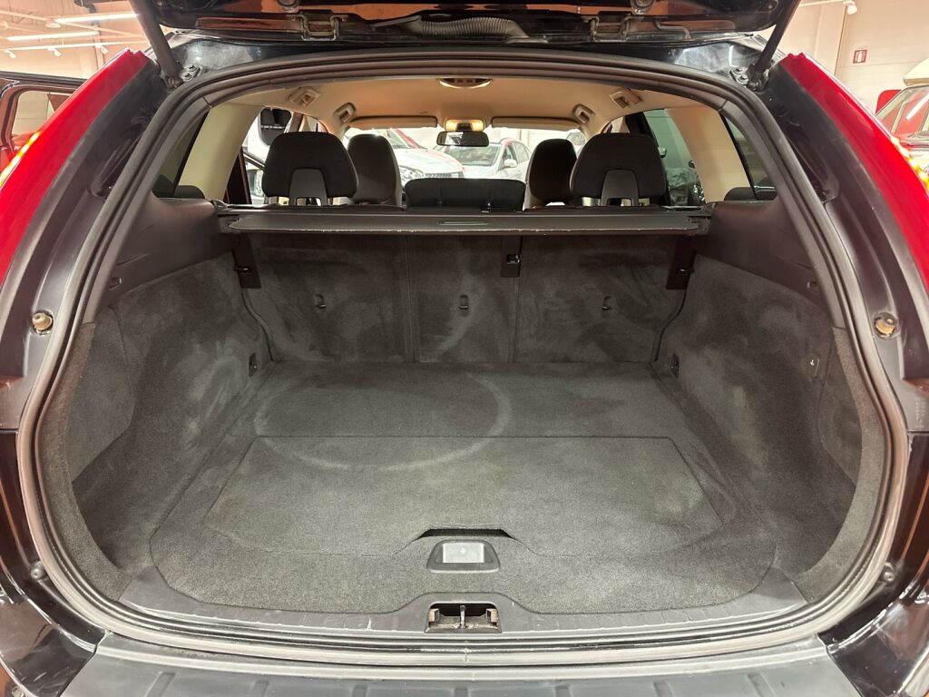 Volvo XC60 2011 Musta