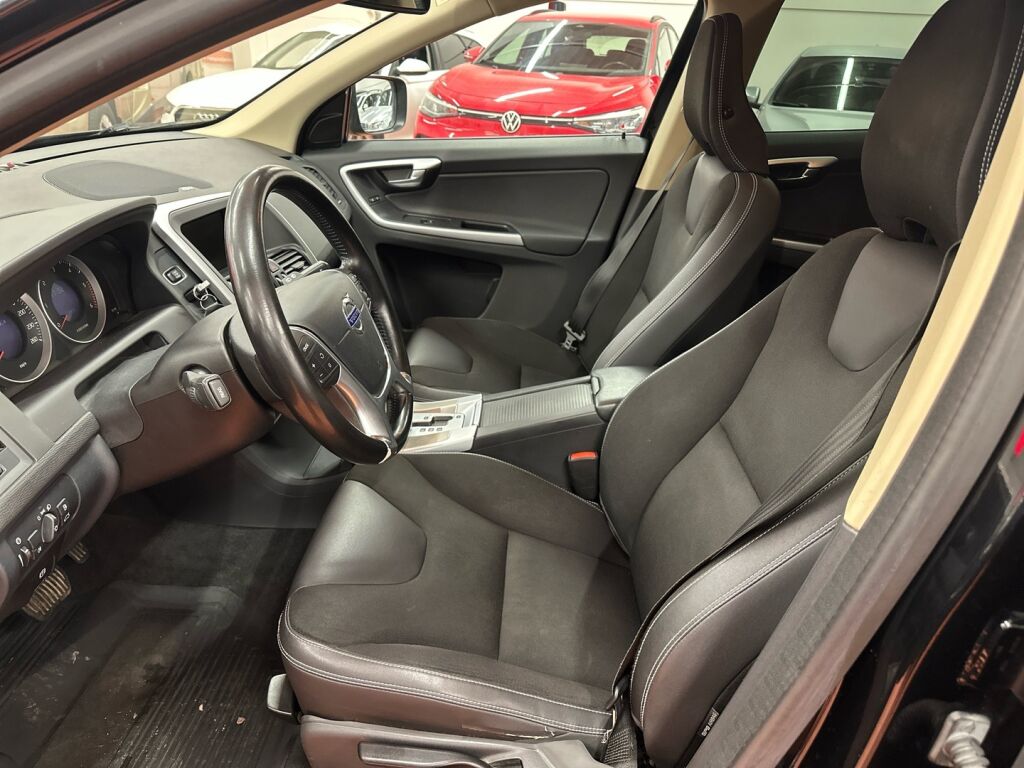 Volvo XC60 2011 Musta