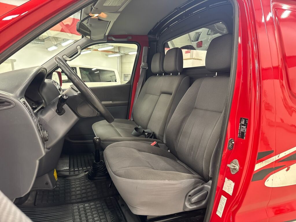 Toyota Hiace 2008 Punainen