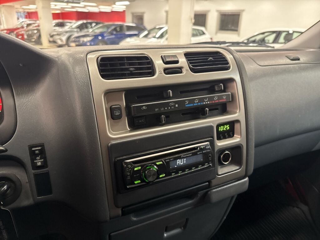 Toyota Hiace 2008 Punainen