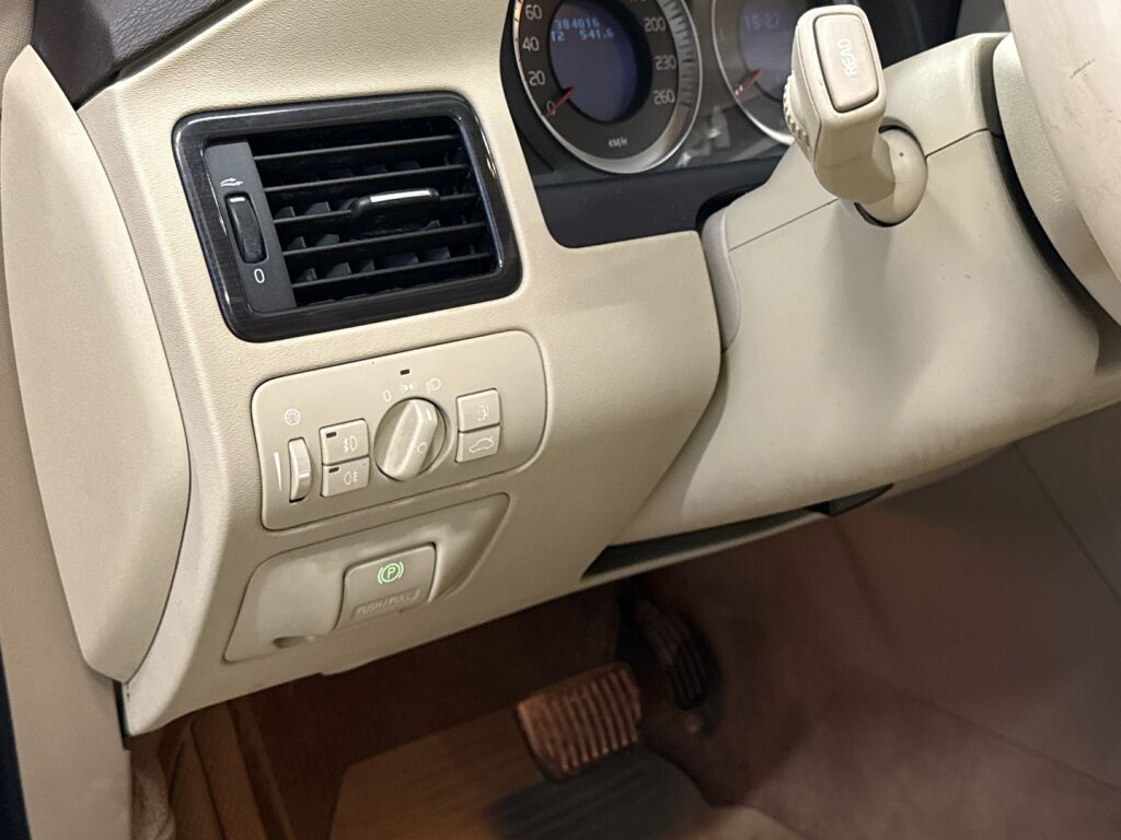 Volvo XC70 2008 Harmaa