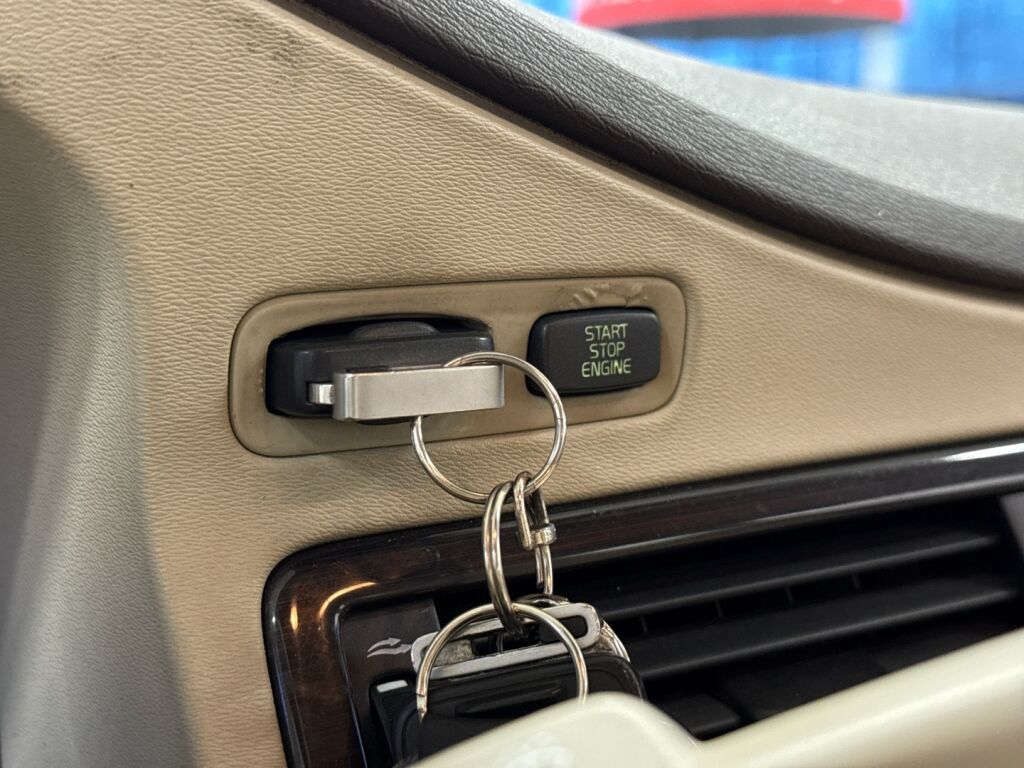 Volvo XC70 2008 Harmaa