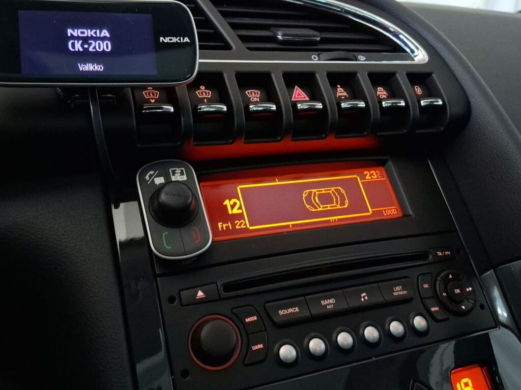 Peugeot 3008 2011 Musta