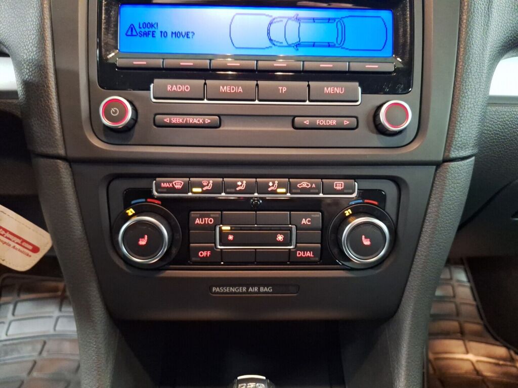 Volkswagen Golf 2011 Ruskea (beige)