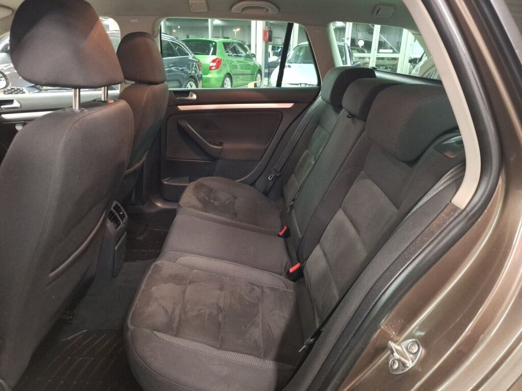 Volkswagen Golf 2011 Ruskea (beige)