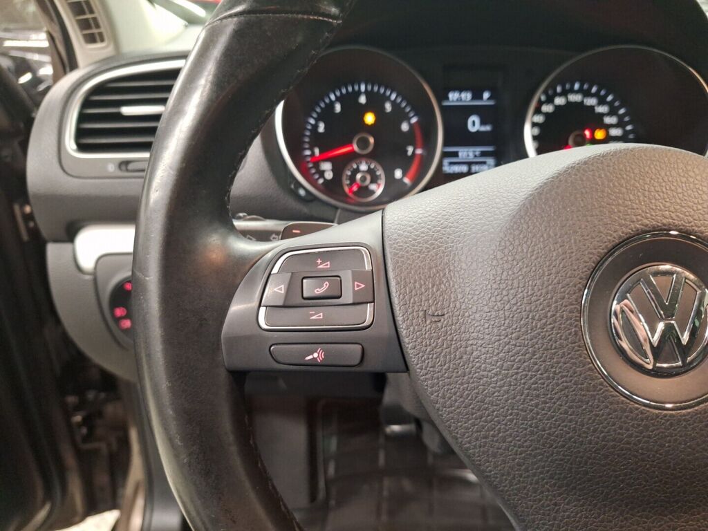 Volkswagen Golf 2011 Ruskea (beige)