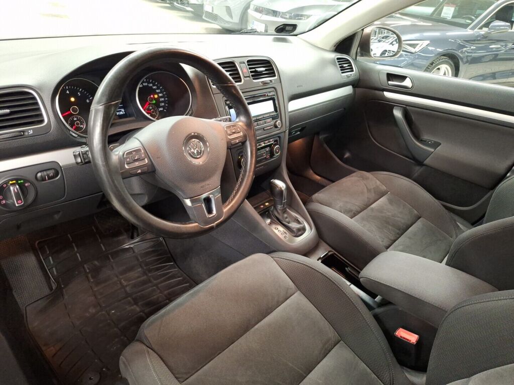 Volkswagen Golf 2011 Ruskea (beige)