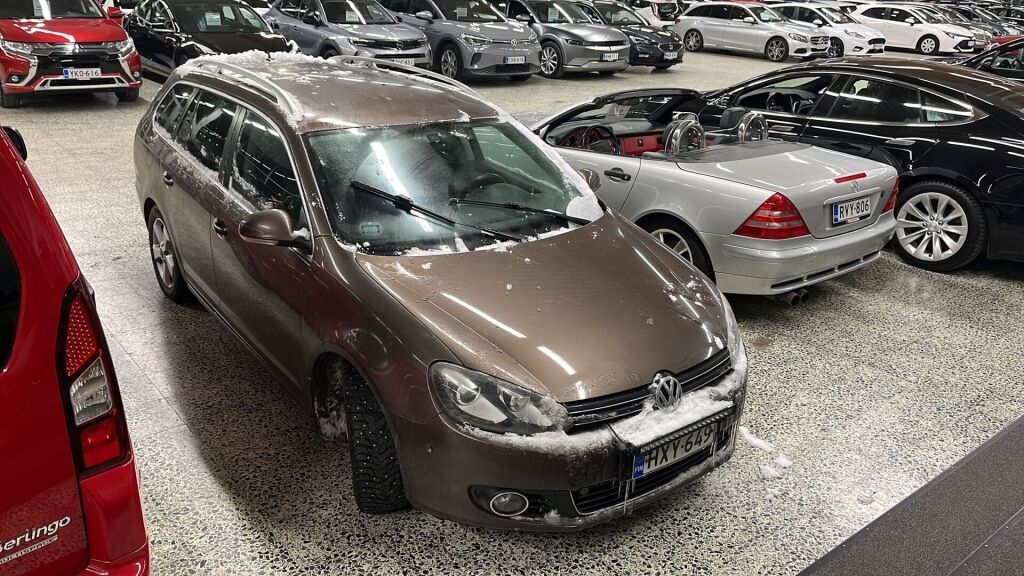 Volkswagen Golf 2011 Ruskea (beige)