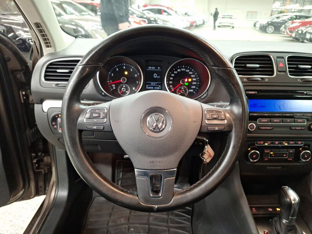 Volkswagen Golf 2011 Ruskea (beige)