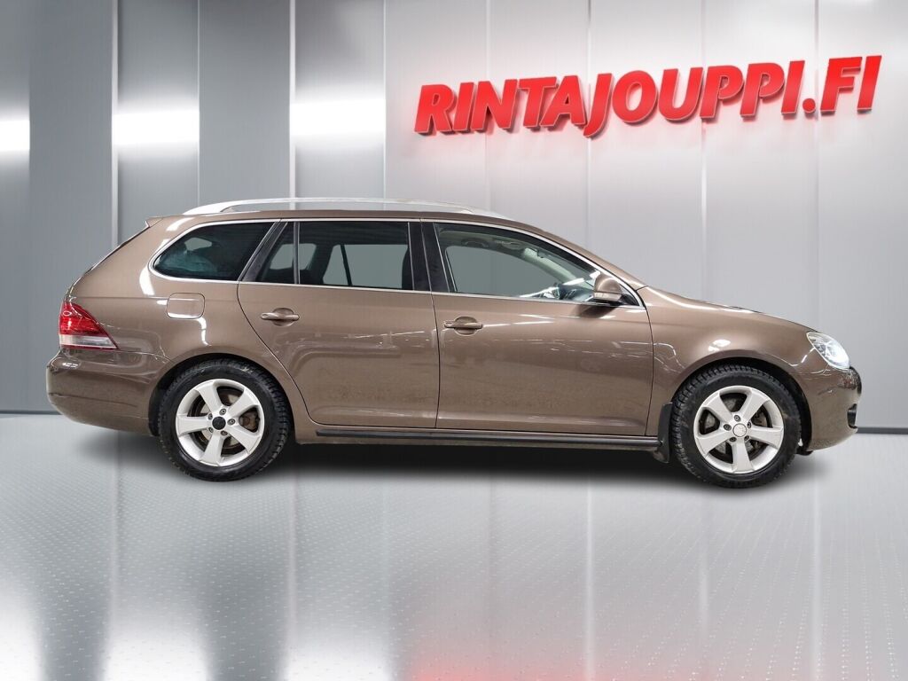 Volkswagen Golf 2011 Ruskea (beige)