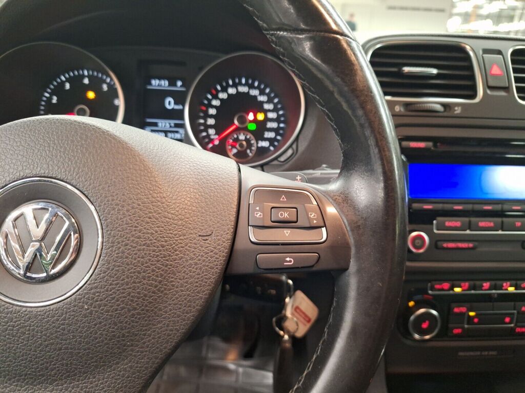 Volkswagen Golf 2011 Ruskea (beige)