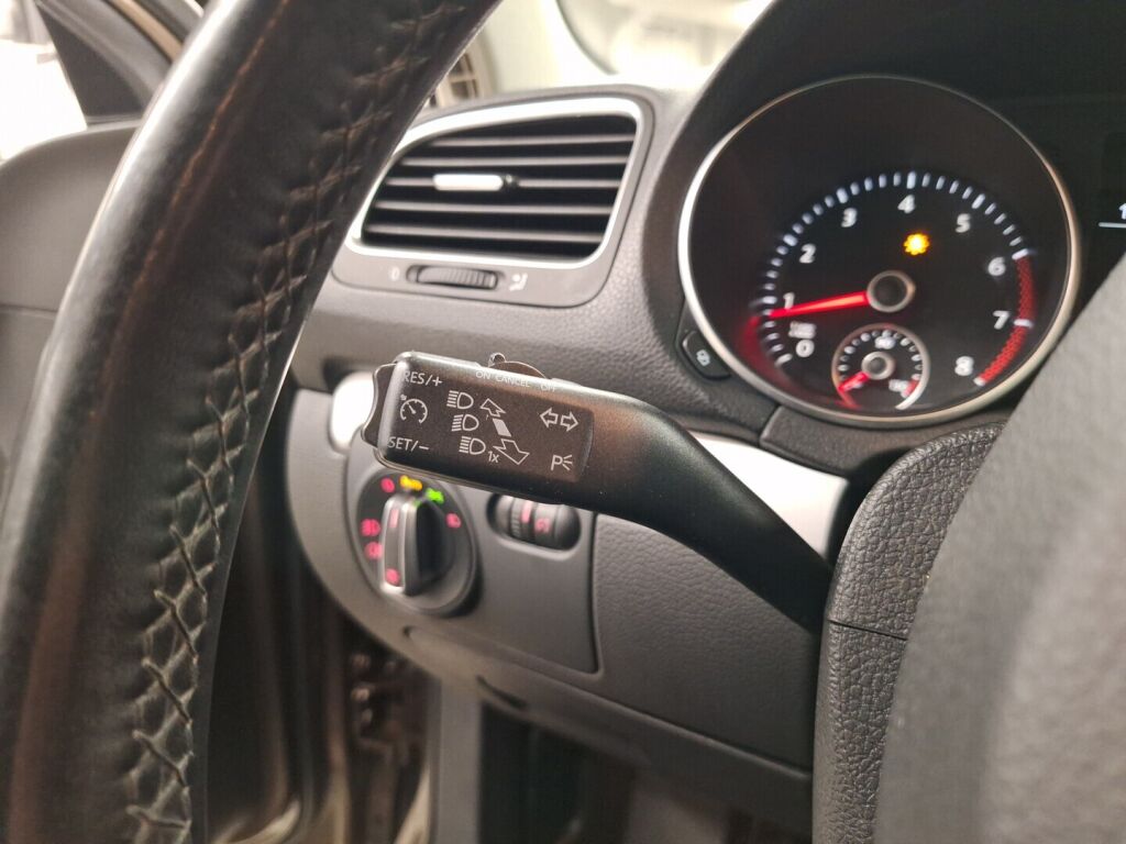 Volkswagen Golf 2011 Ruskea (beige)