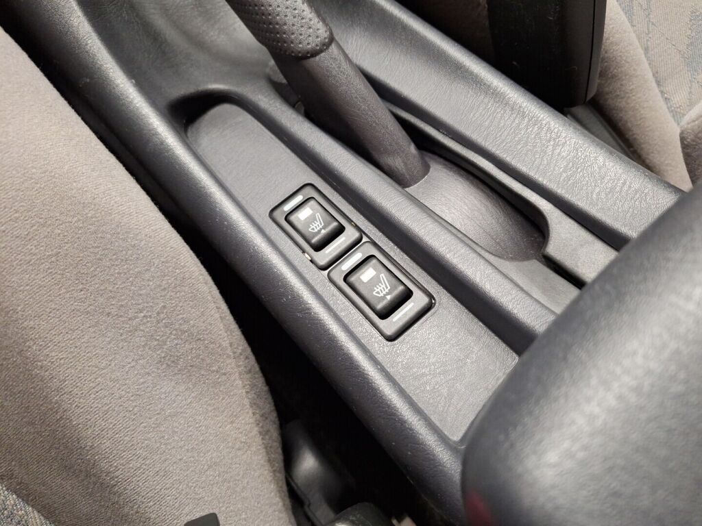 Nissan Almera 2001 Punainen