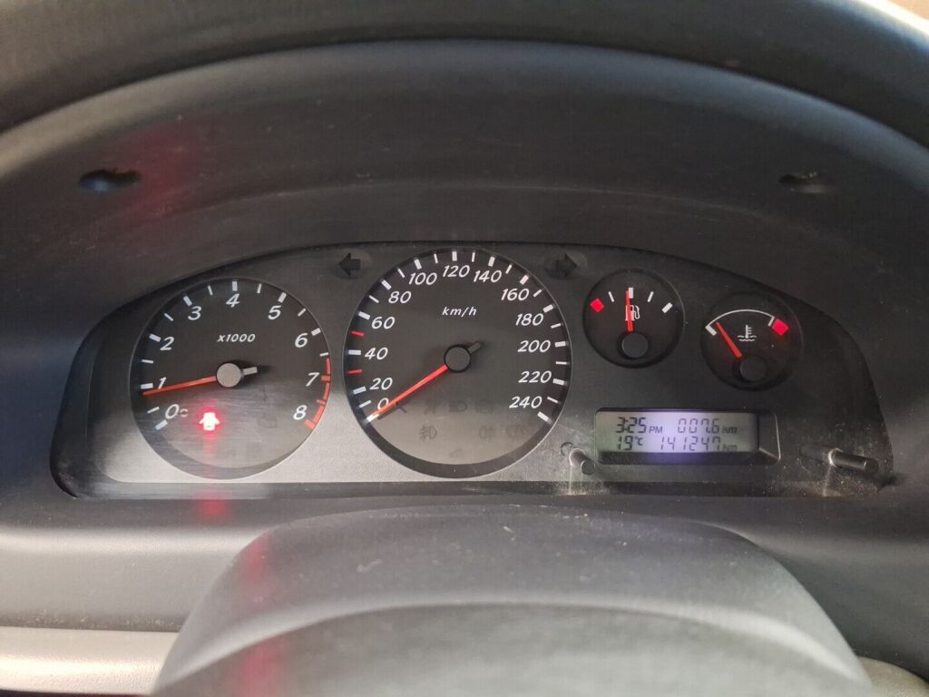 Nissan Almera 2001 Punainen