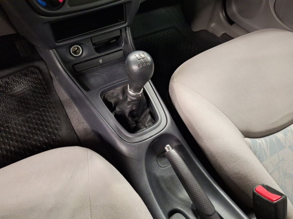 Nissan Almera 2001 Punainen