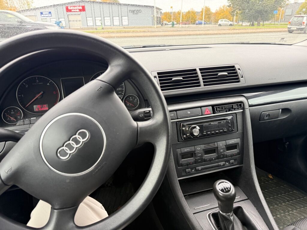 Audi A4 2001 Harmaa