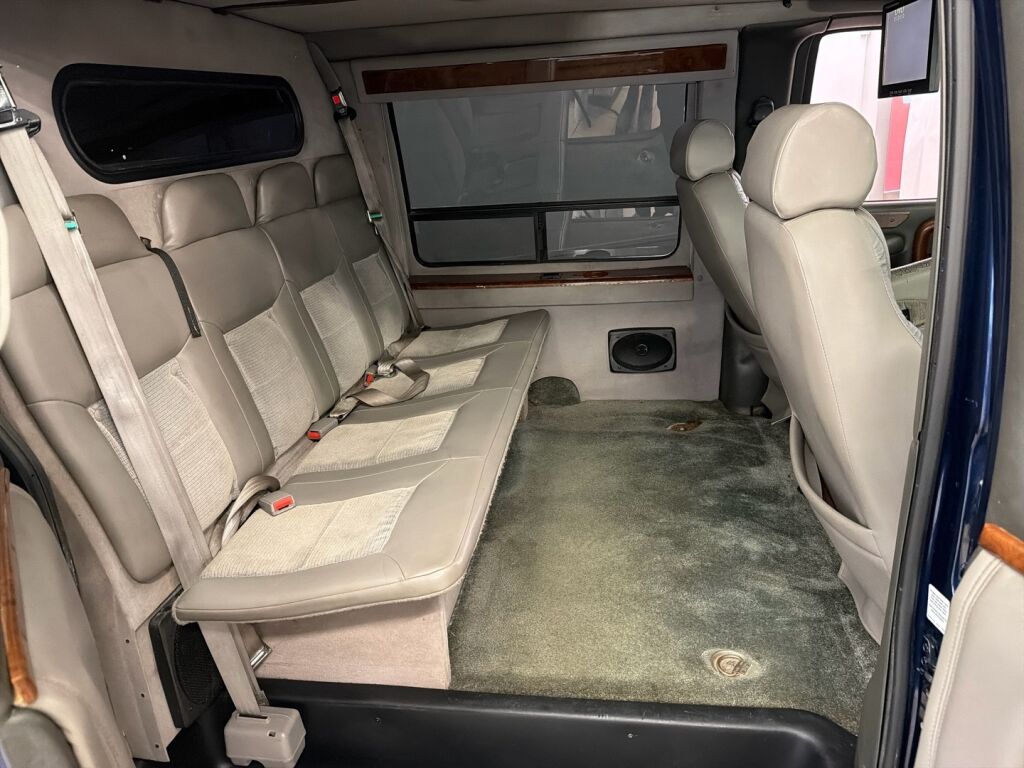 Chevrolet Chevy Van 2002 