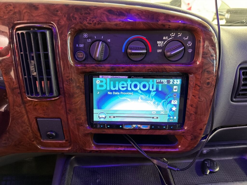 Chevrolet Chevy Van 2002 