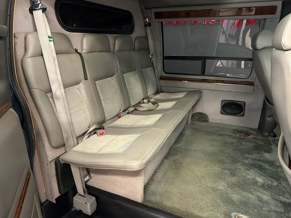 Chevrolet Chevy Van 2002 