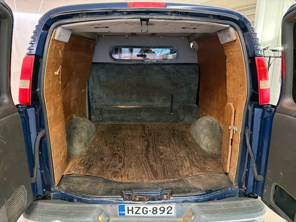 Chevrolet Chevy Van 2002 