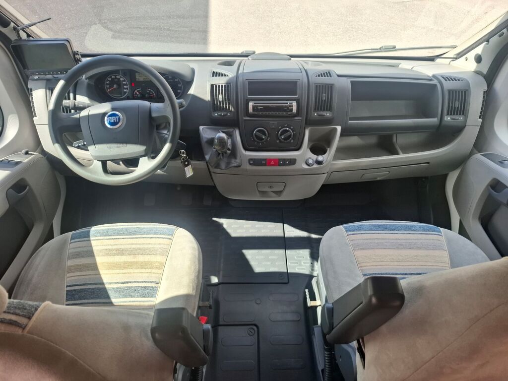 Adria Coral Plus 650 SP 2007 Valkoinen