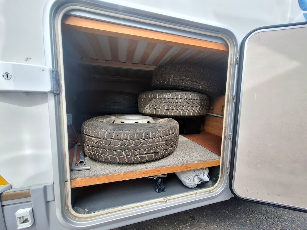 Adria Coral Plus 650 SP 2007 Valkoinen