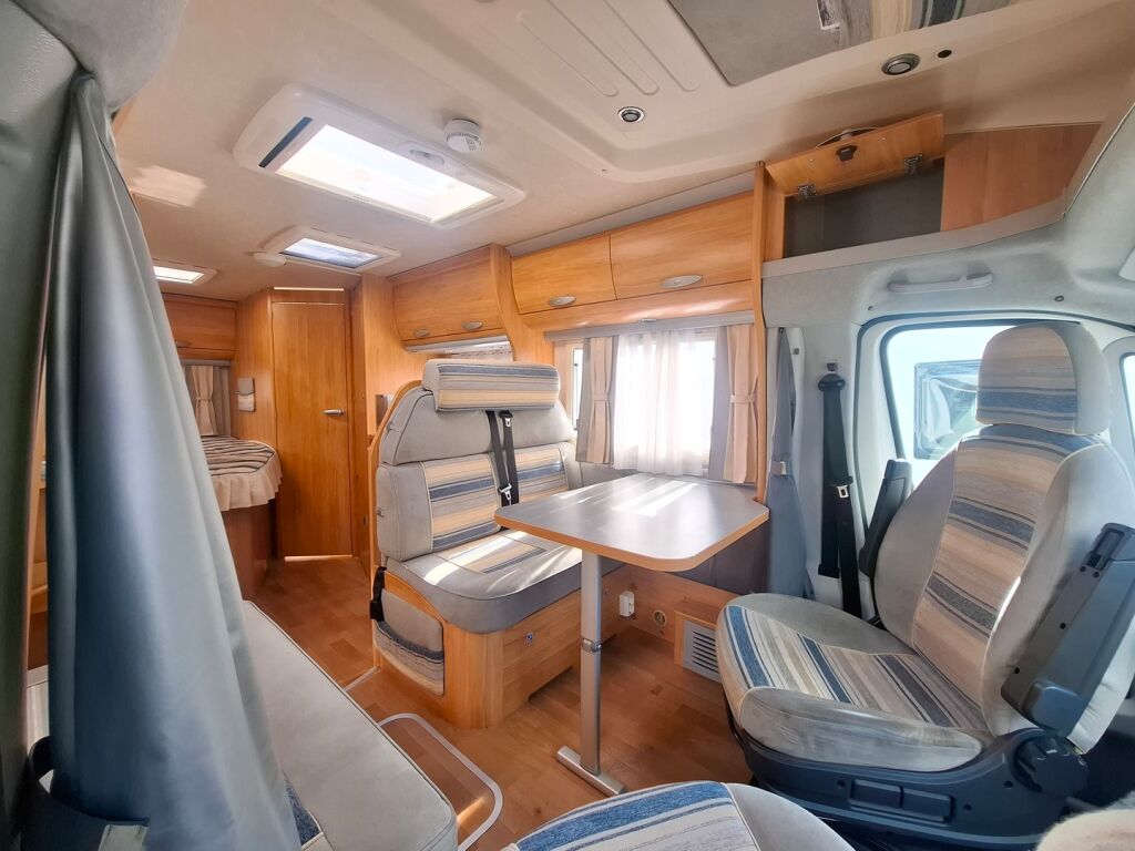 Adria Coral Plus 650 SP 2007 Valkoinen