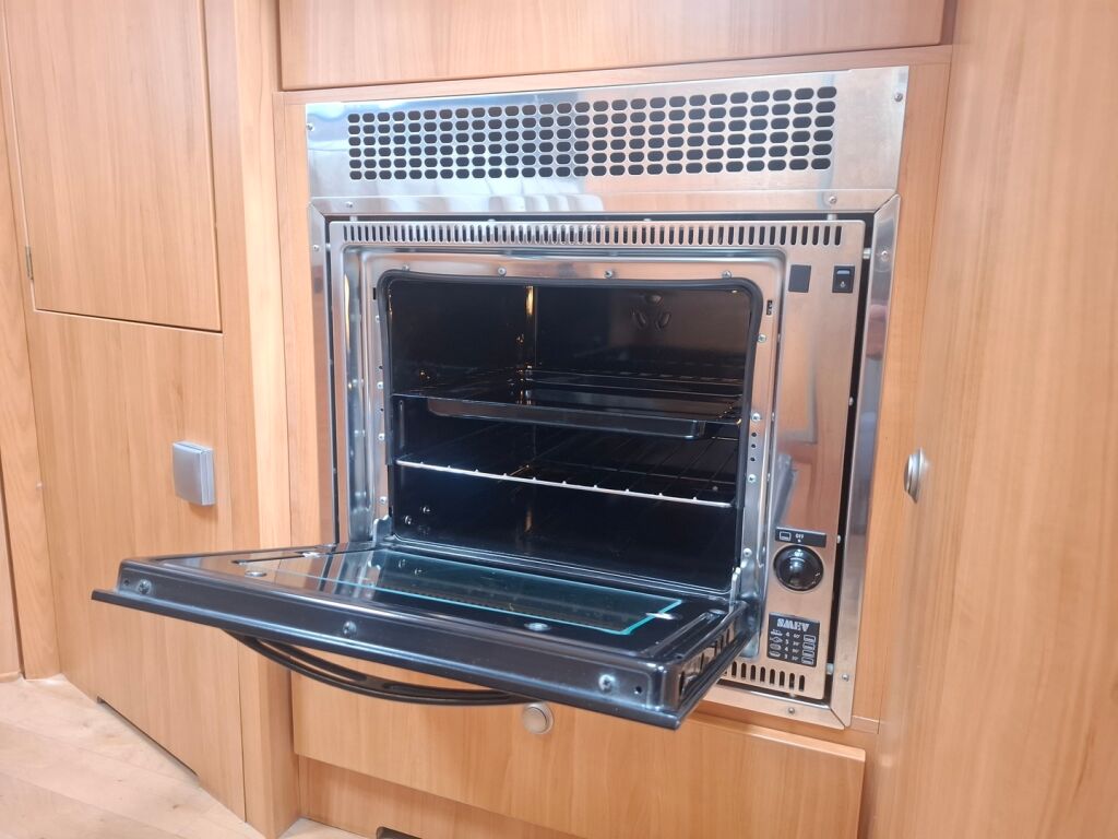Adria Coral Plus 650 SP 2007 Valkoinen