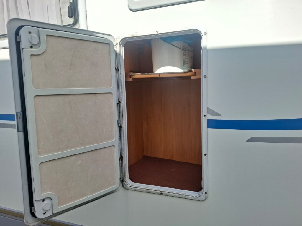 Adria Coral Plus 650 SP 2007 Valkoinen