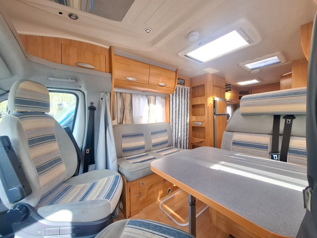 Adria Coral Plus 650 SP 2007 Valkoinen