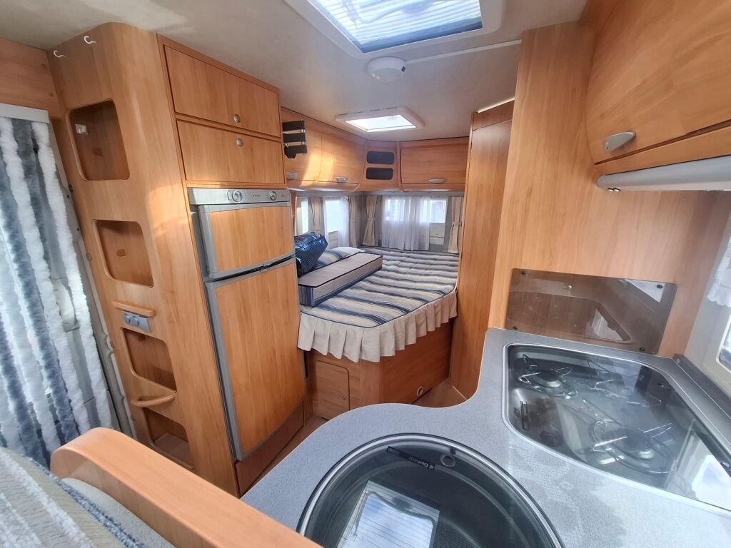 Adria Coral Plus 650 SP 2007 Valkoinen