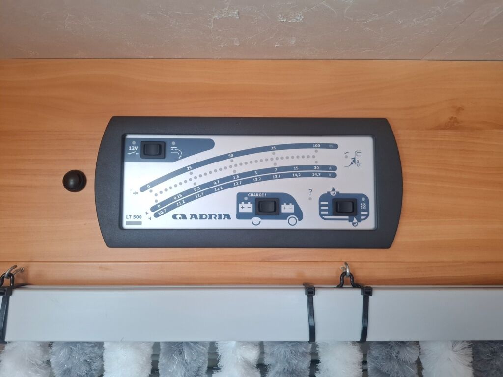 Adria Coral Plus 650 SP 2007 Valkoinen