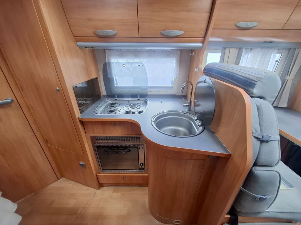 Adria Coral Plus 650 SP 2007 Valkoinen