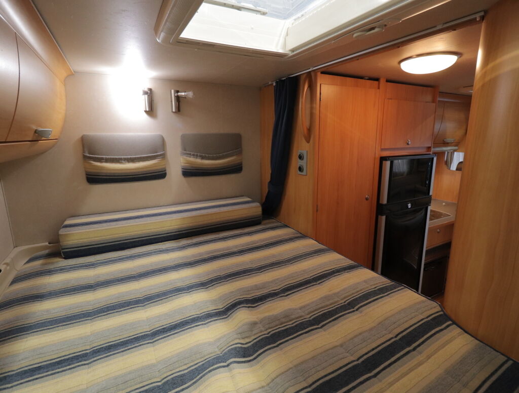 Adria M 680 SP 2007 Valkoinen