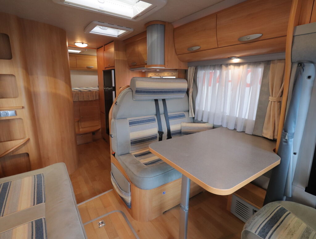 Adria M 680 SP 2007 Valkoinen