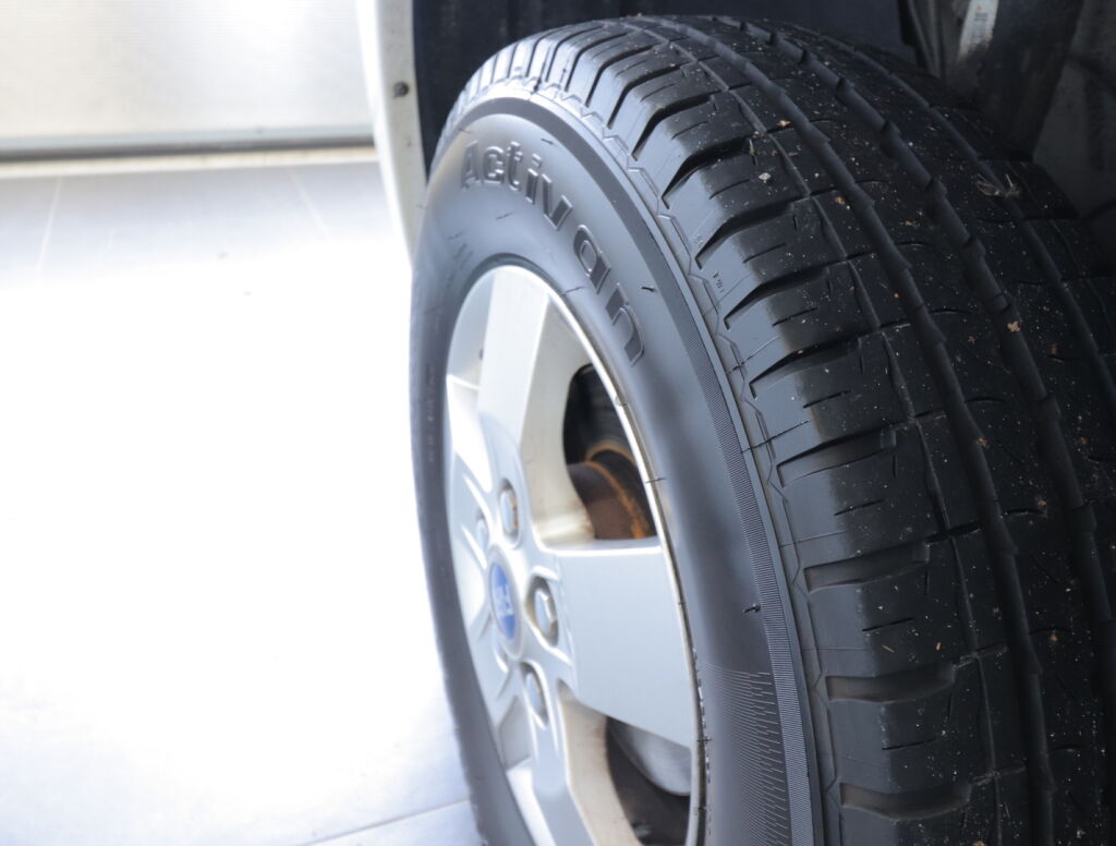 Adria M 680 SP 2007 Valkoinen