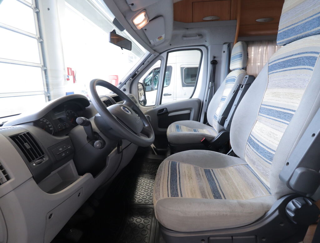 Adria M 680 SP 2007 Valkoinen