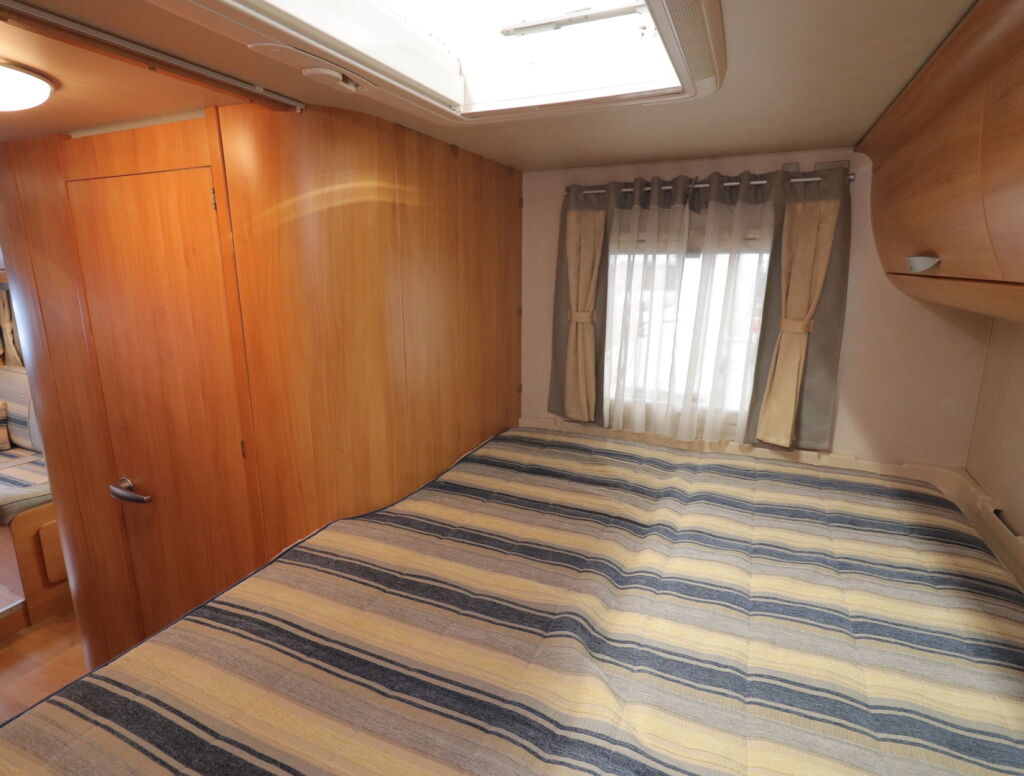 Adria M 680 SP 2007 Valkoinen