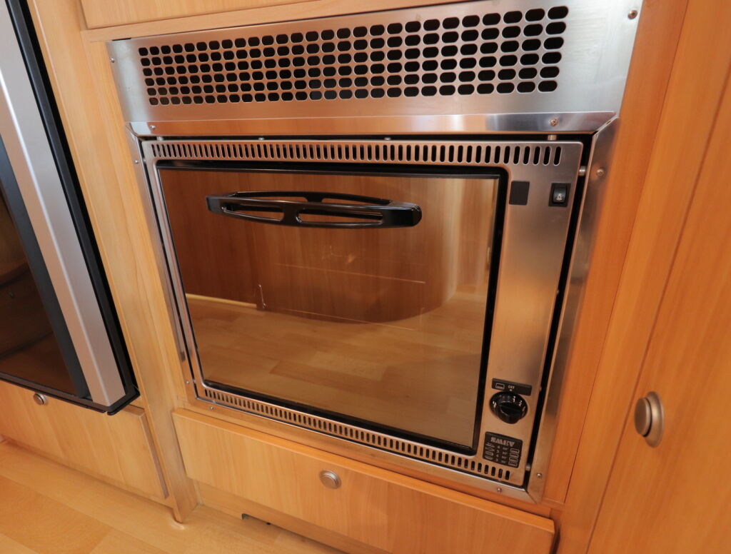 Adria M 680 SP 2007 Valkoinen