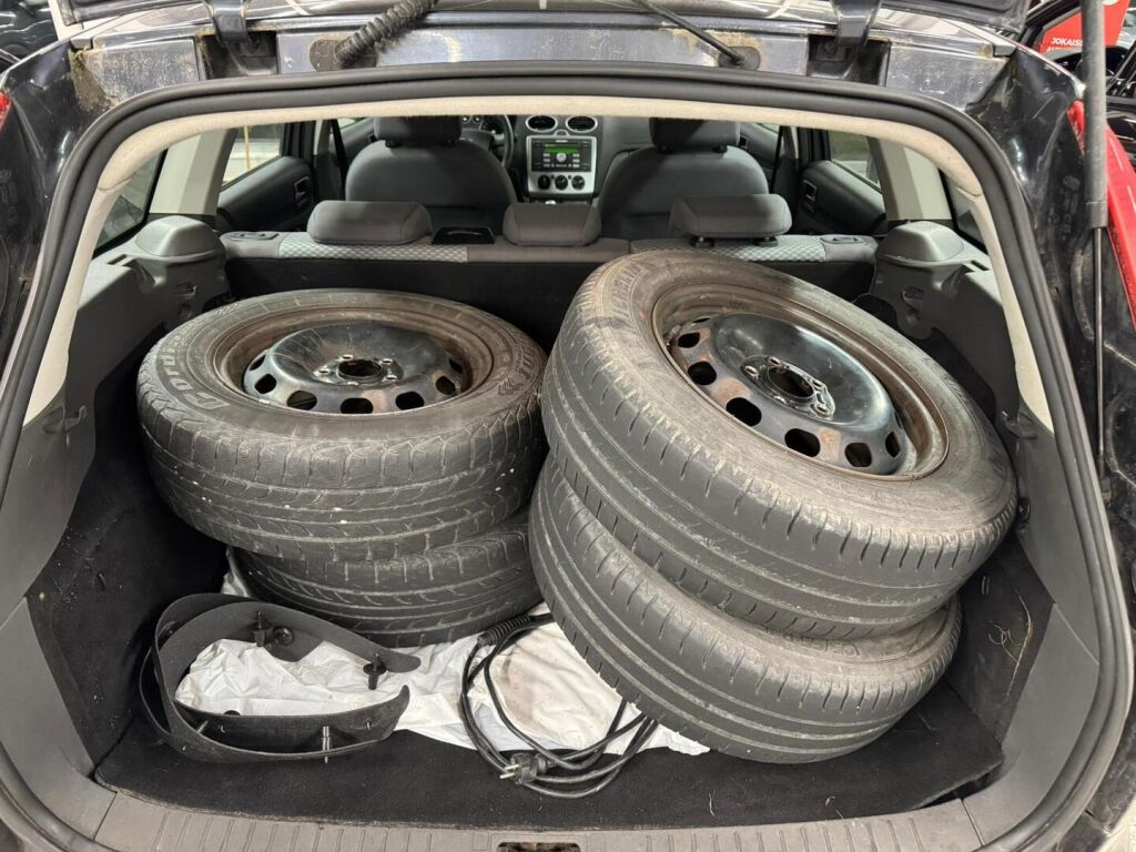 Ford Focus 2006 Harmaa