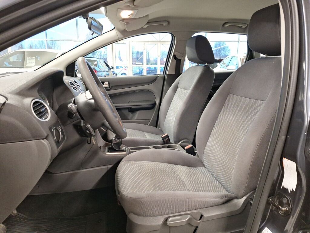 Ford Focus 2006 Harmaa