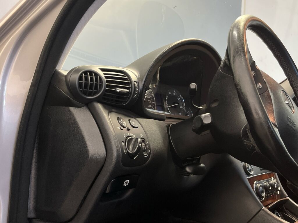 Mercedes-Benz C 2007 Harmaa