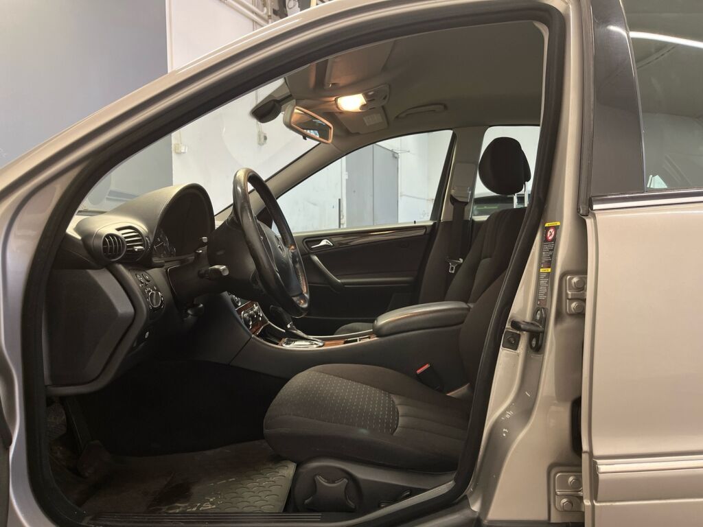 Mercedes-Benz C 2007 Harmaa