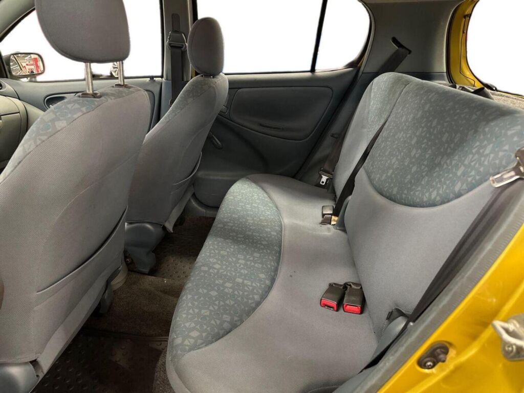 Toyota Yaris 2001 Keltainen