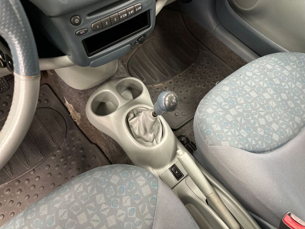 Toyota Yaris 2001 Keltainen