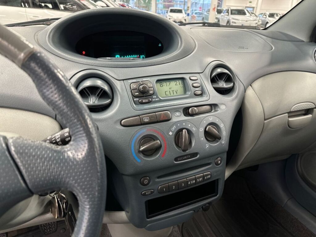 Toyota Yaris 2001 Keltainen