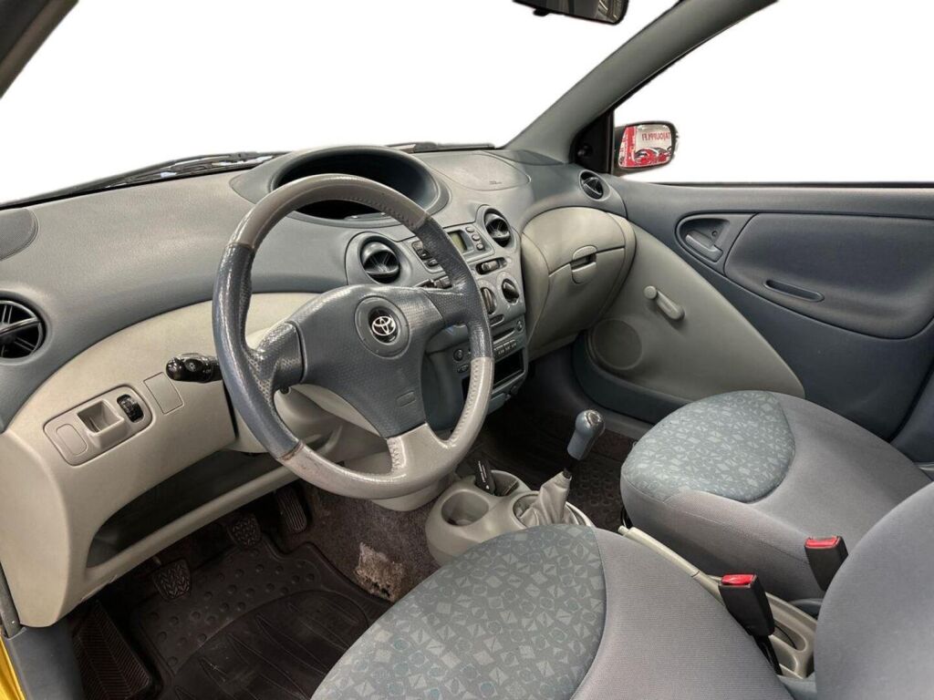 Toyota Yaris 2001 Keltainen